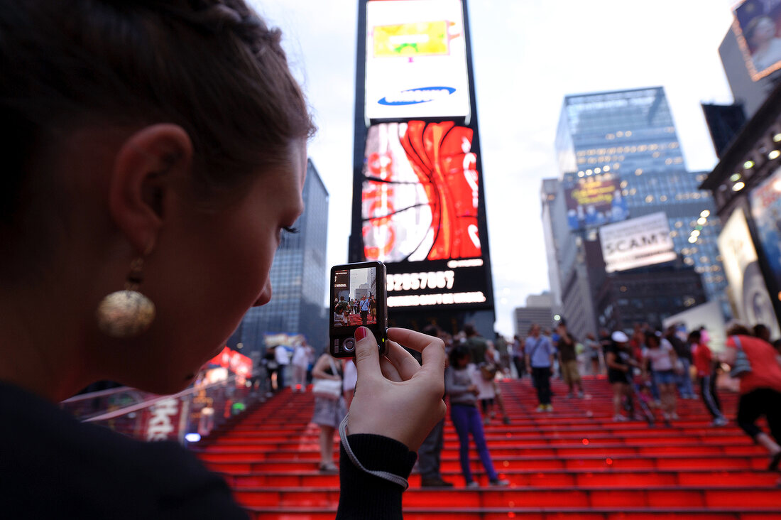 New York: Posing vor dem Times Square