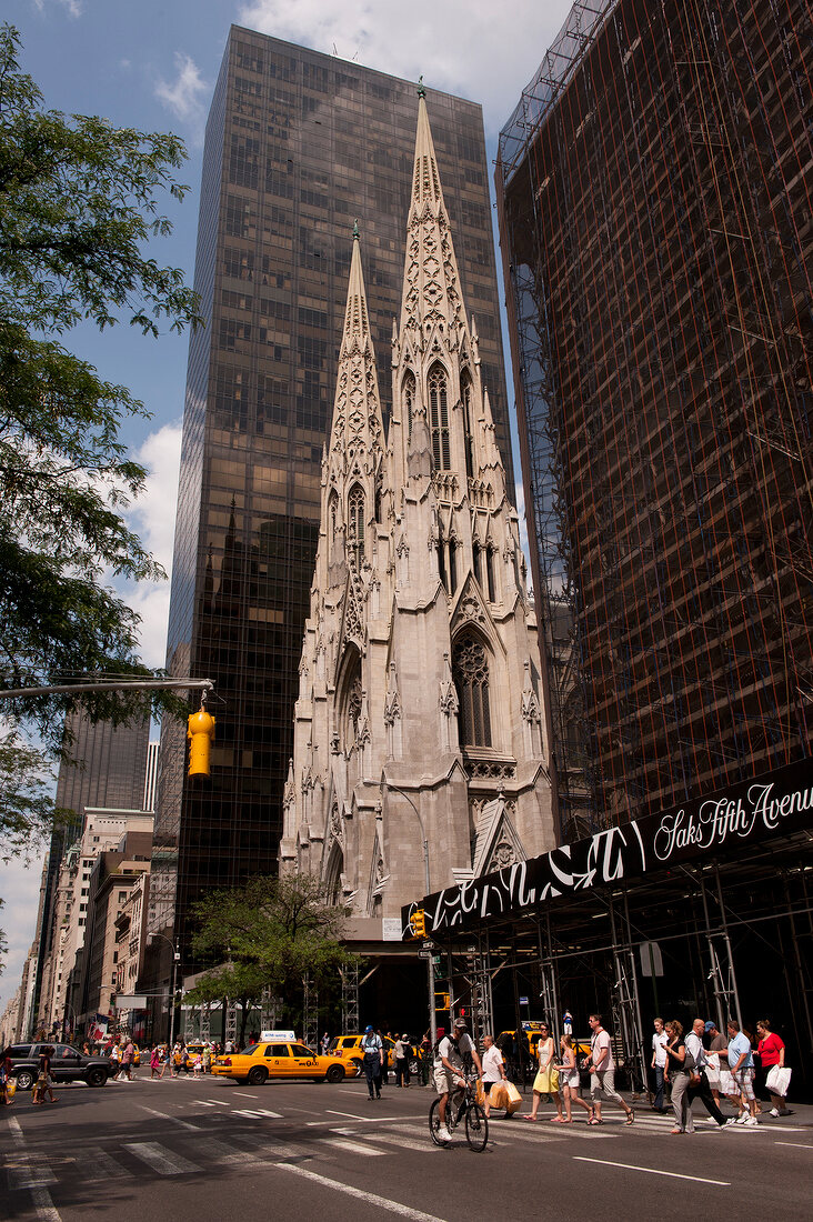 New York: St Patrick's Cathedral 5th Avenue, 48th Street