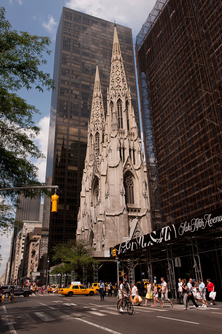 View of St. Patrick's Cathedral on 5th Avenue, 48th Street, New York