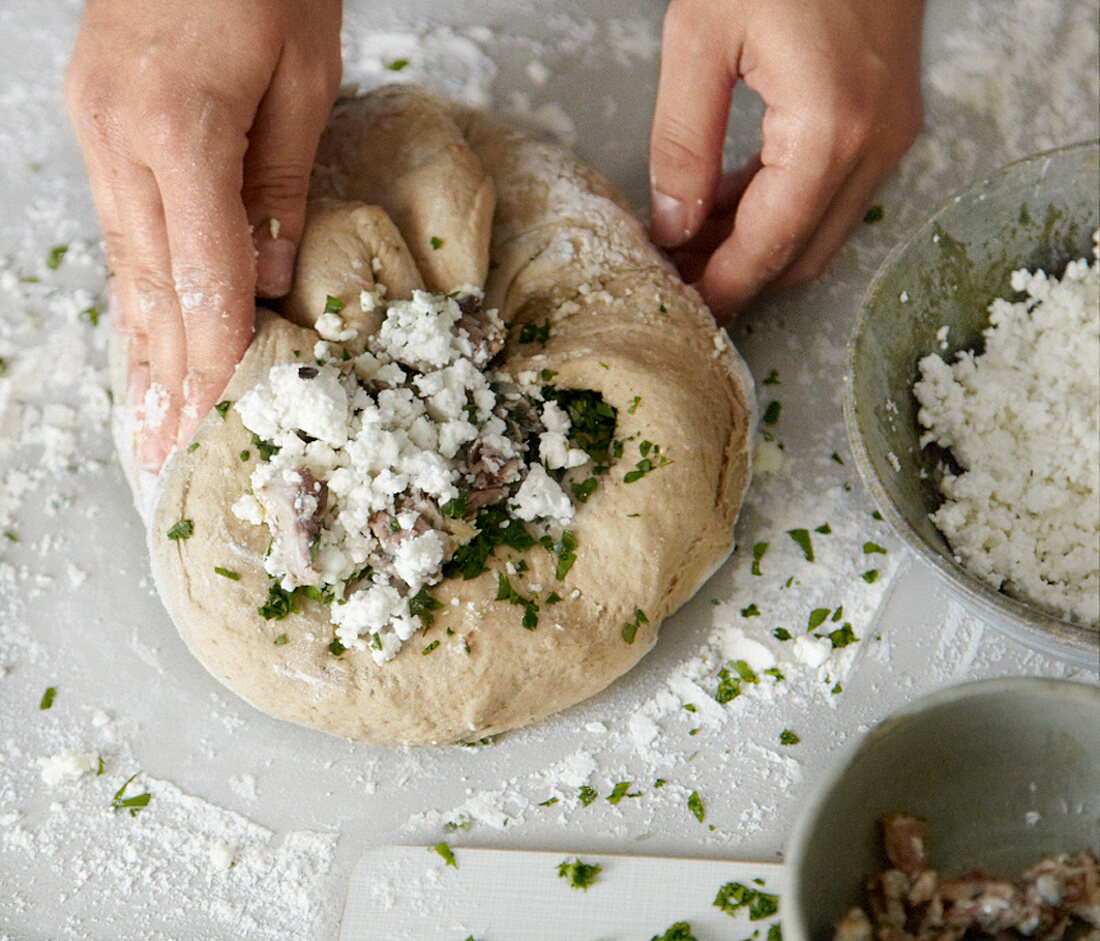 Brot,  Einlage in den Teig unterarbeiten, Step 1