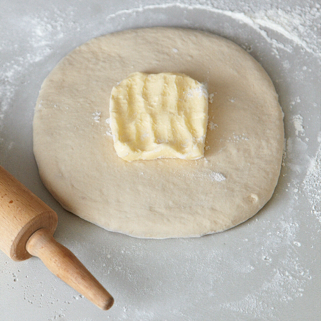 Brot, Butter in die Mitte vom Teig legen, Step 1