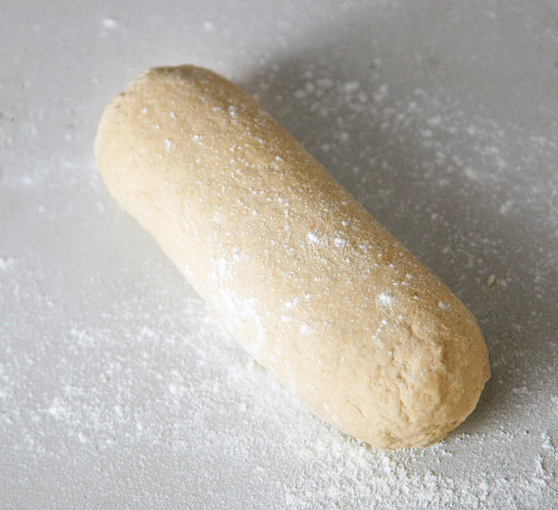 Brot, Teig zu einem länglichen Stück formen, Step 1
