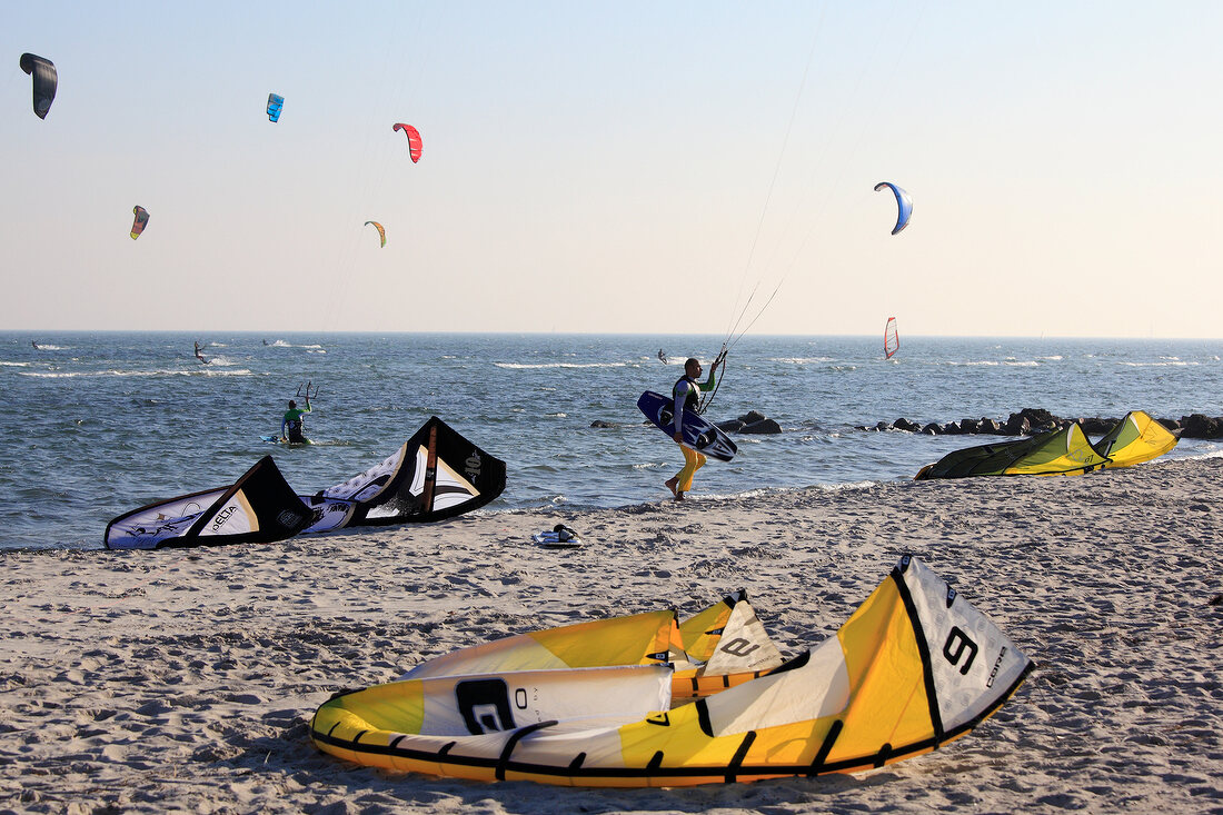 View of people kite surfing in sea, Fehmarn, Schleswig-Holstein, Germany