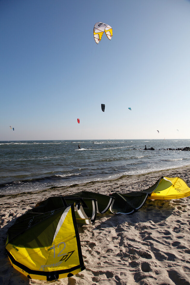 View of people kite surfing in sea, Fehmarn, Schleswig-Holstein, Germany