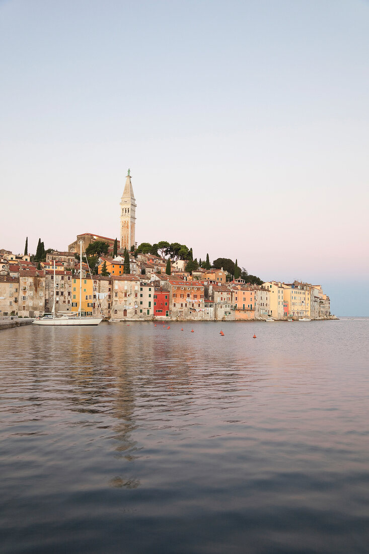 Kroatien: Blick auf Rovinj, Altstadt Meer