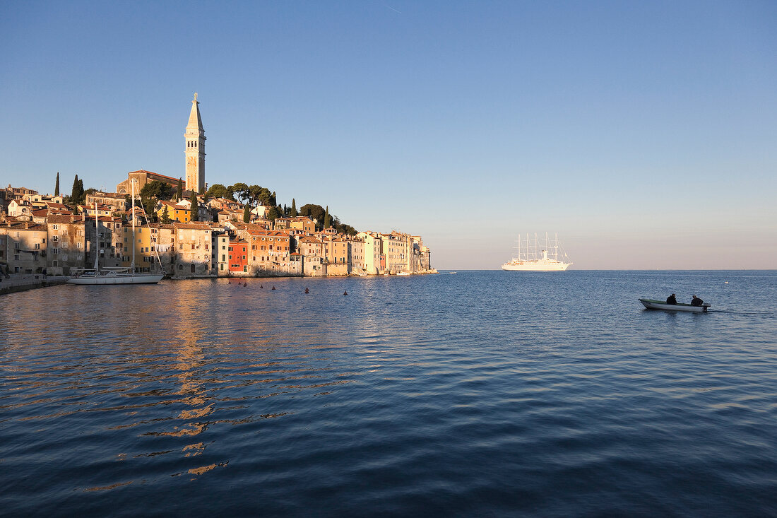 Kroatien: Blick auf Rovinj, Altstadt Meer