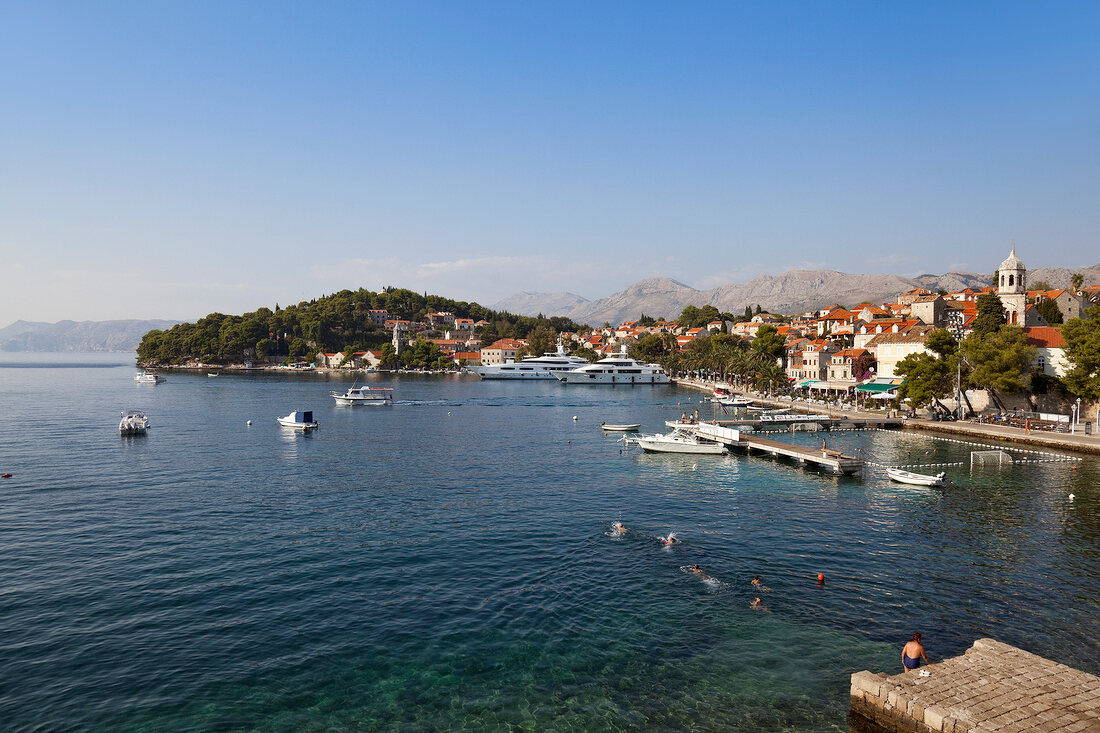 Kroatien: Küste, Bucht Cavtat, Steg, sommerlich