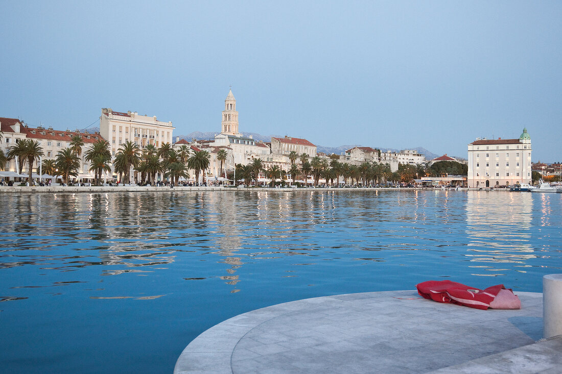 Kroatien: Split, Promenade Riva, abends, Lichter, Aufmacher