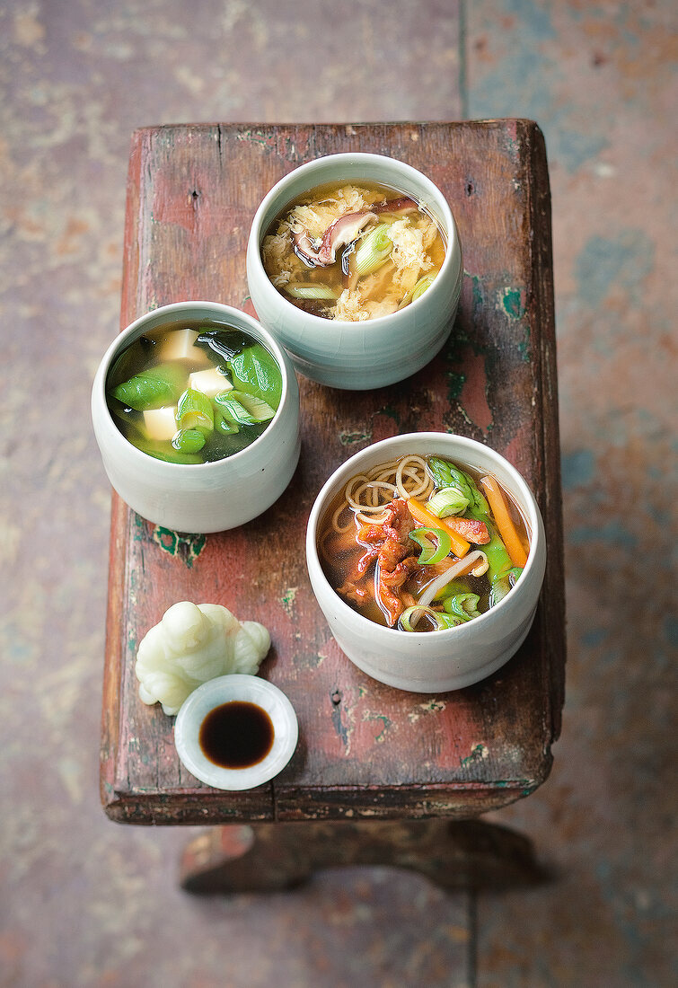Drei verschiedene asiatische Suppen