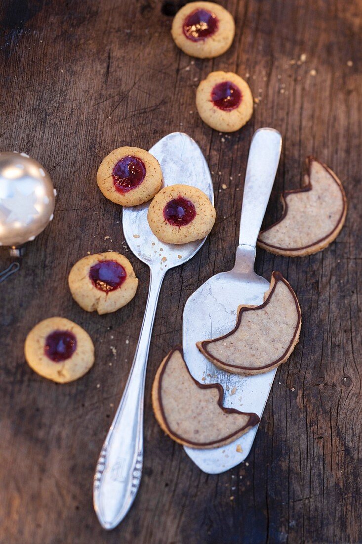 Husarenkrapfen (shortbread jam biscuits) and walnut moons with chocolate