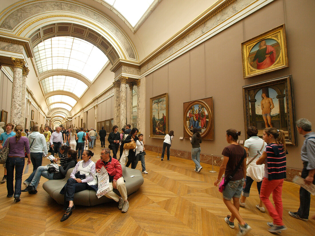 Paris: Louvre, Museum, Ausstellungs- raum