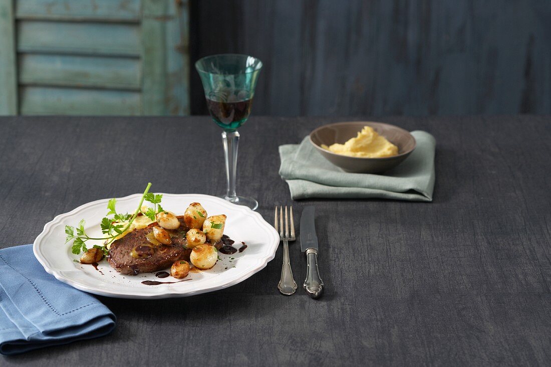 Zwiebelrostbraten vom Allgäuer Simmentaler Fleckrind