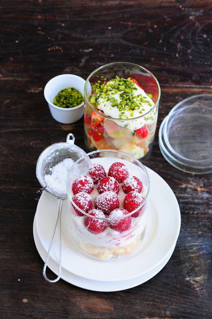 Erdbeertrifle mit Rhabarber & Feigentrifle mit Himbeeren