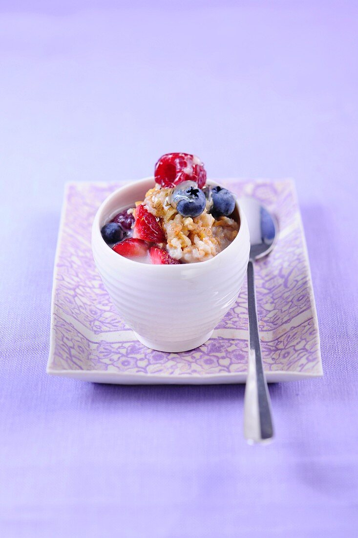 Multi-grain porridge with berries
