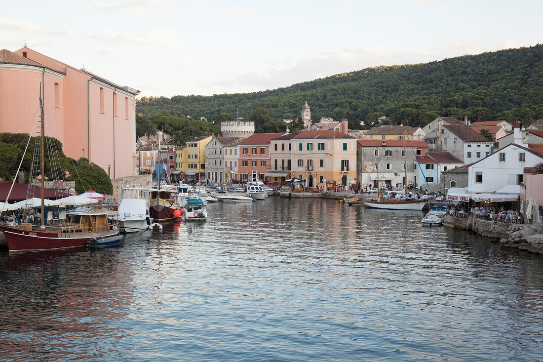 Kroatien: Kvarner Bucht, Blick in kleinen Hafen von Veli Losinj