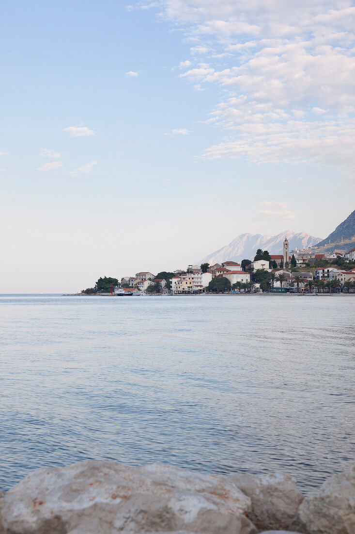 Kroatien: Makarska, Blick auf Stadt ,X