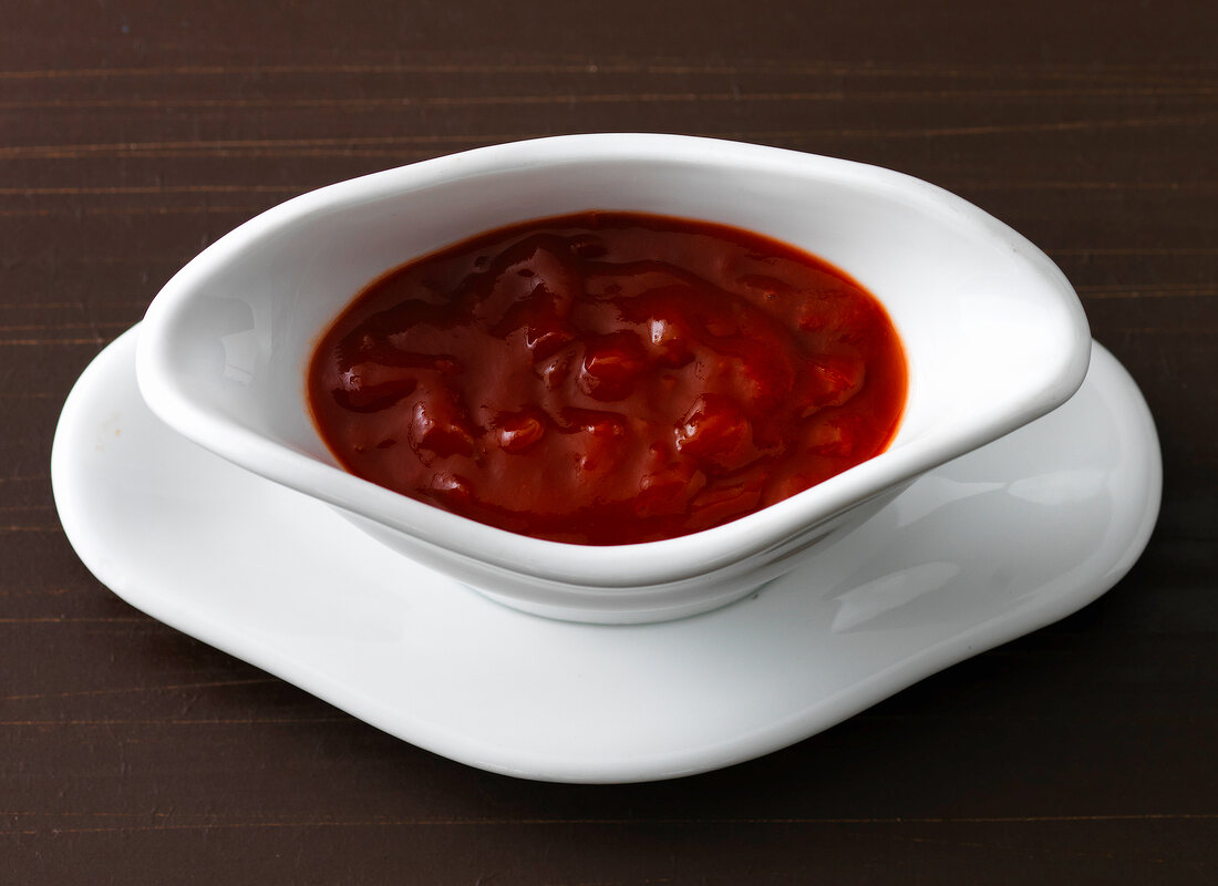 Tomato sauce in serving bowl
