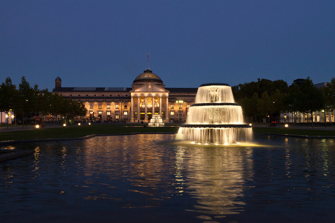 Deutschland, Hessen, Wiesbaden, Kurhaus, Springbrunnen, Titel 4