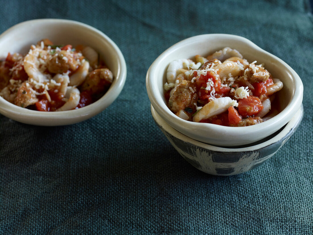 Wurstsugo in bowl