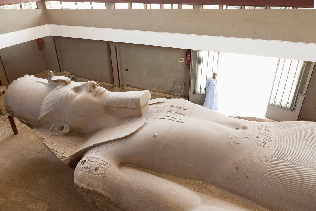 Ägypten, Gizeh, nahe Kairo, Statue von Ramses II, kolossal