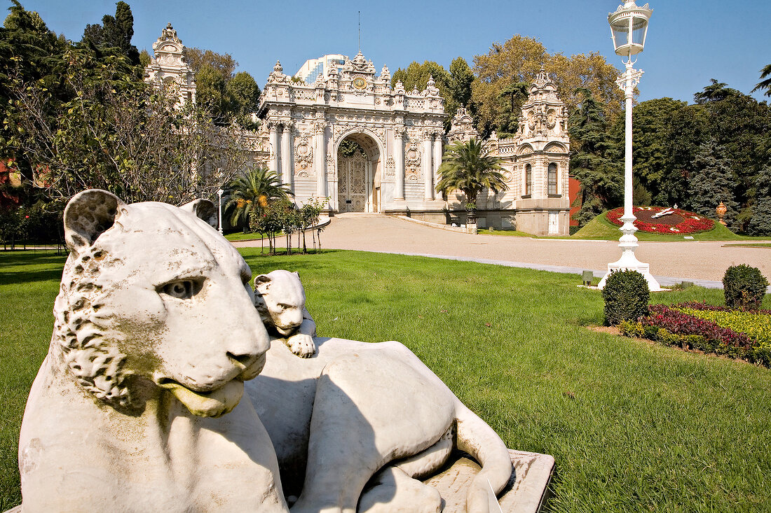 Istanbul, Dolmabahcepalast, Garten, Löwenskulptur