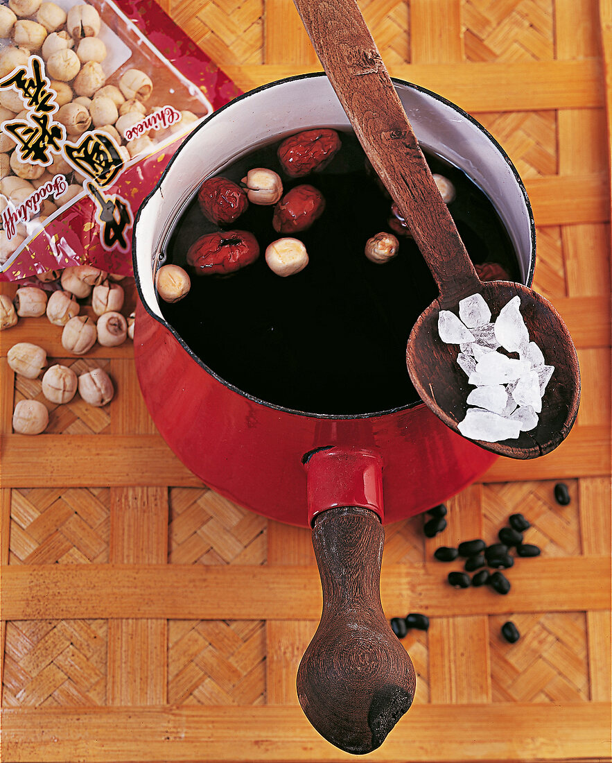 Black tea in sauce pan