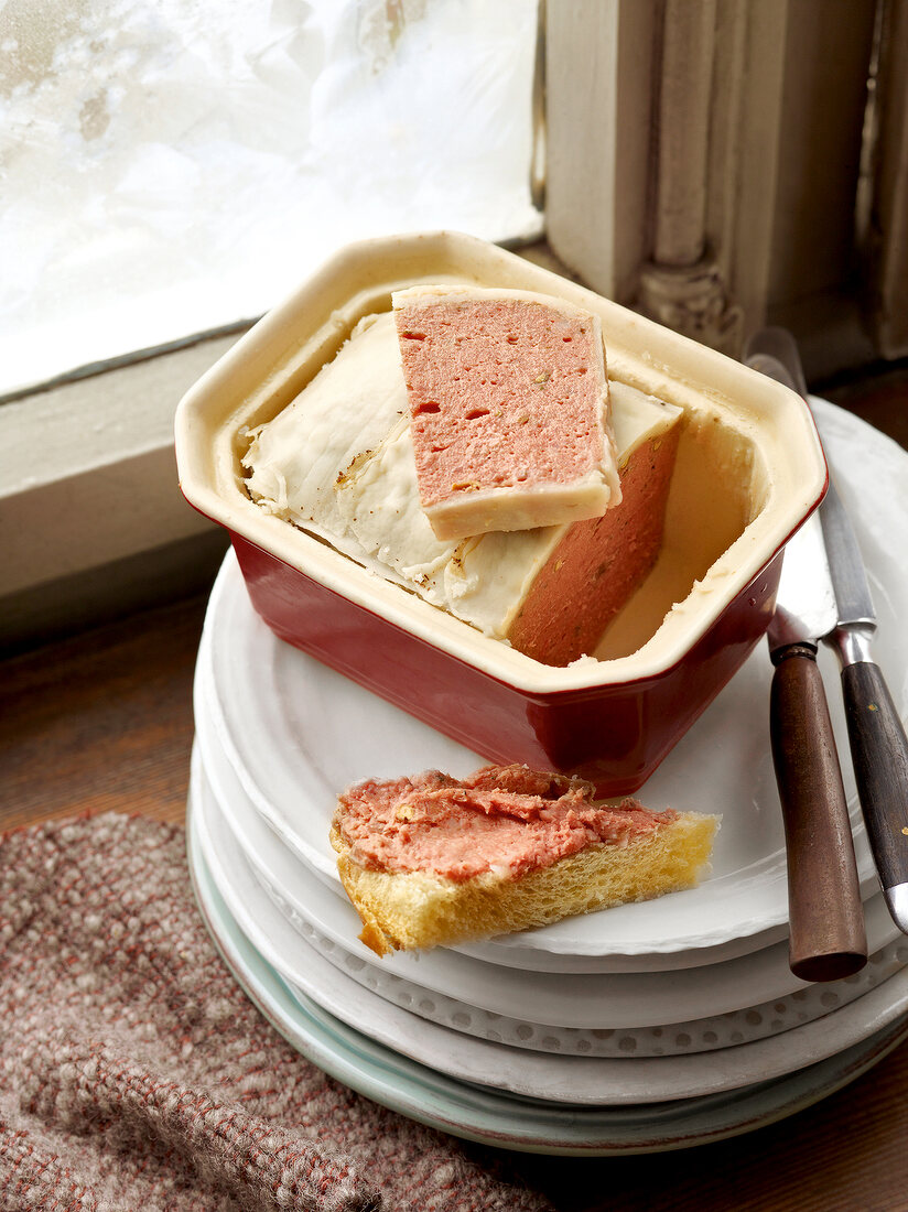 Winterküche, Rustikale Leberterrine, Brot