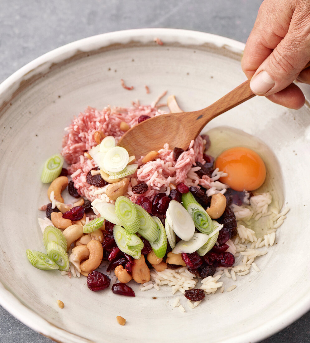 Fleisch, Zutaten für die Füllung vermischen, Step 1