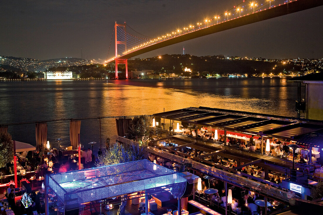 Istanbul: Bosporus-Brücke, Beylerbey Palast, Club-Restaurant Reina