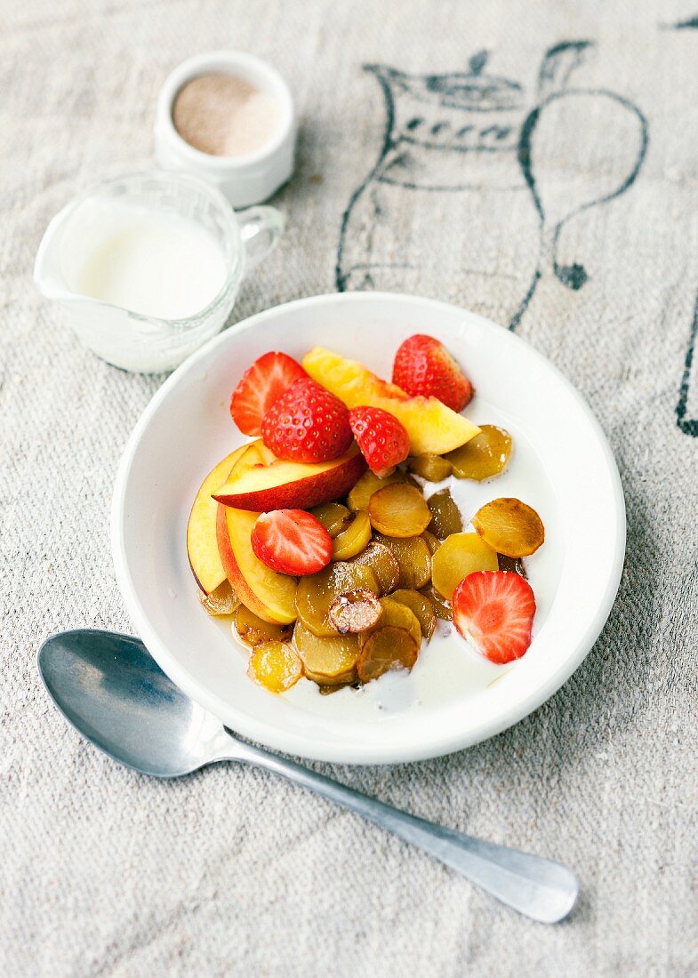 Karamellbratkartoffeln mit Erdbeeren & Nektarinen