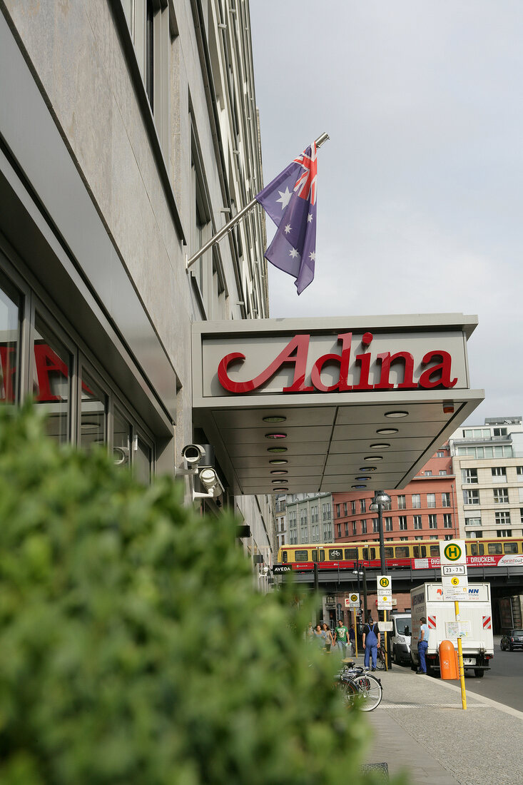 Adina Apartment Hotel Hackescher Markt Hotel in Berlin Deutschland Schriftzug