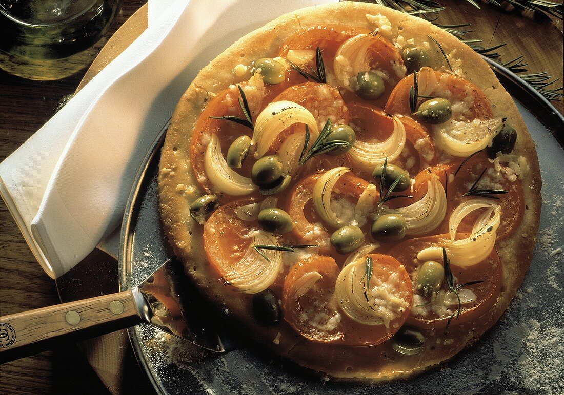 Pizza with Tomato and Onions; Olives