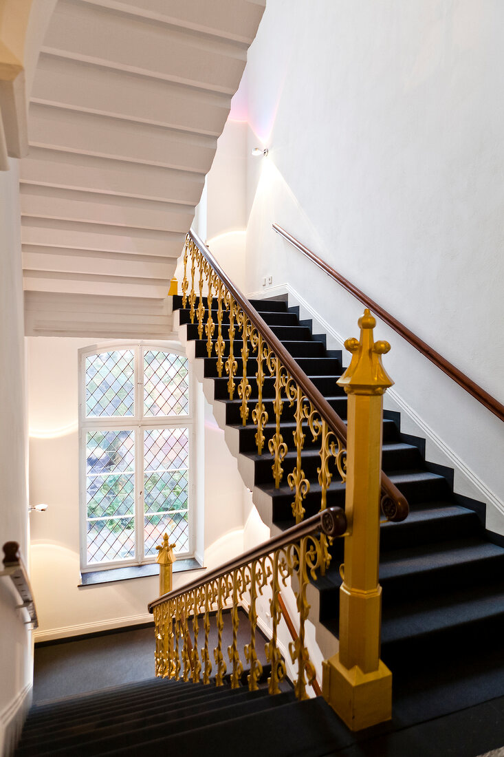 Treppen im Hotel "Hopper St. Josef" Köln, Geländer, Schnörkel