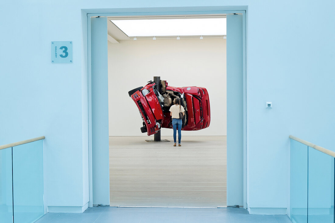 London, Chelsea, Saatchi Gallery, Installation, Crash