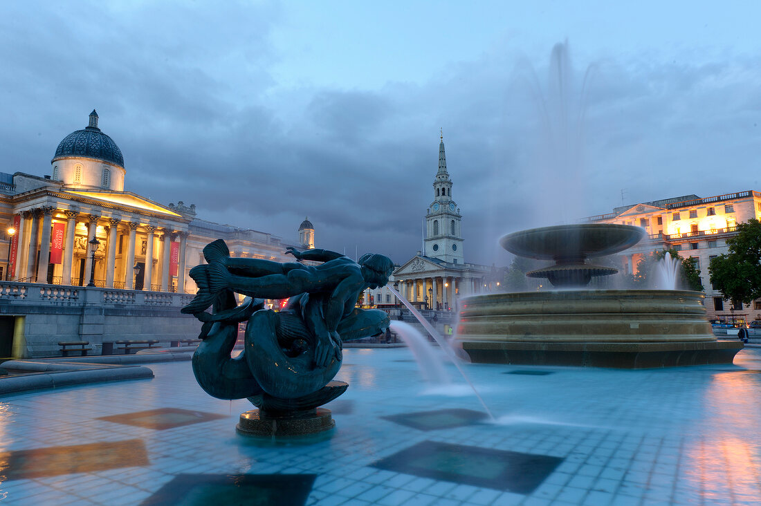 London, Trafalgar Square, National Gallery, St Martin-in-the-Fields