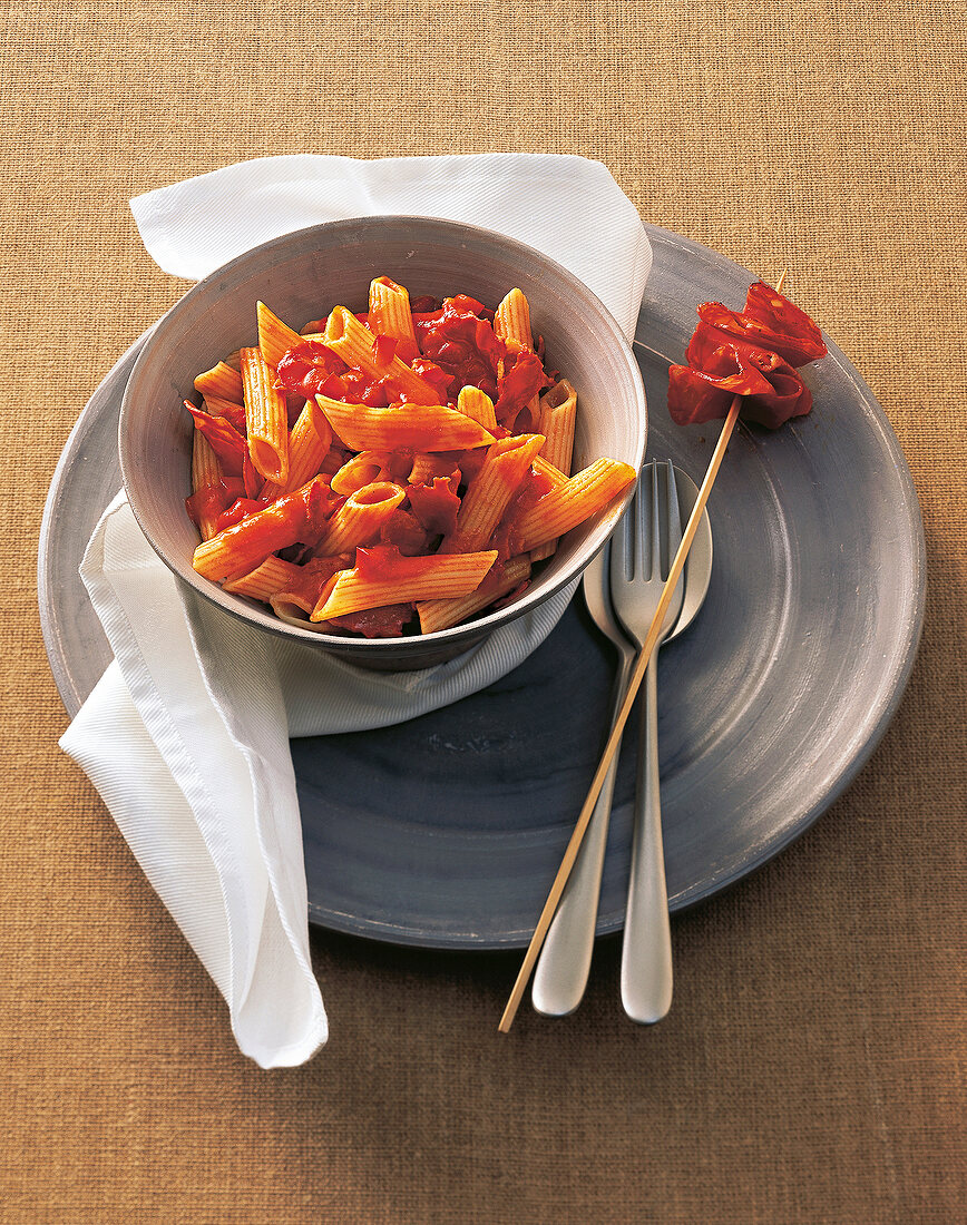 Teigwaren, Penne mit Tomaten-Chorizo-Sauce