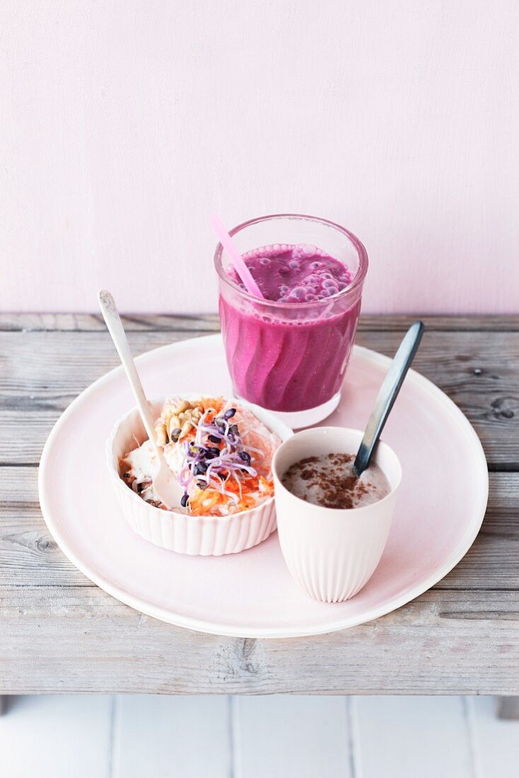 Möhrenquark mit Sprossen, Tofudip mit Kakao & Birnensmoothie mit Rote Bete