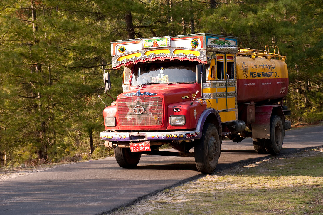 Bhutan, LKW bei Bumthang 