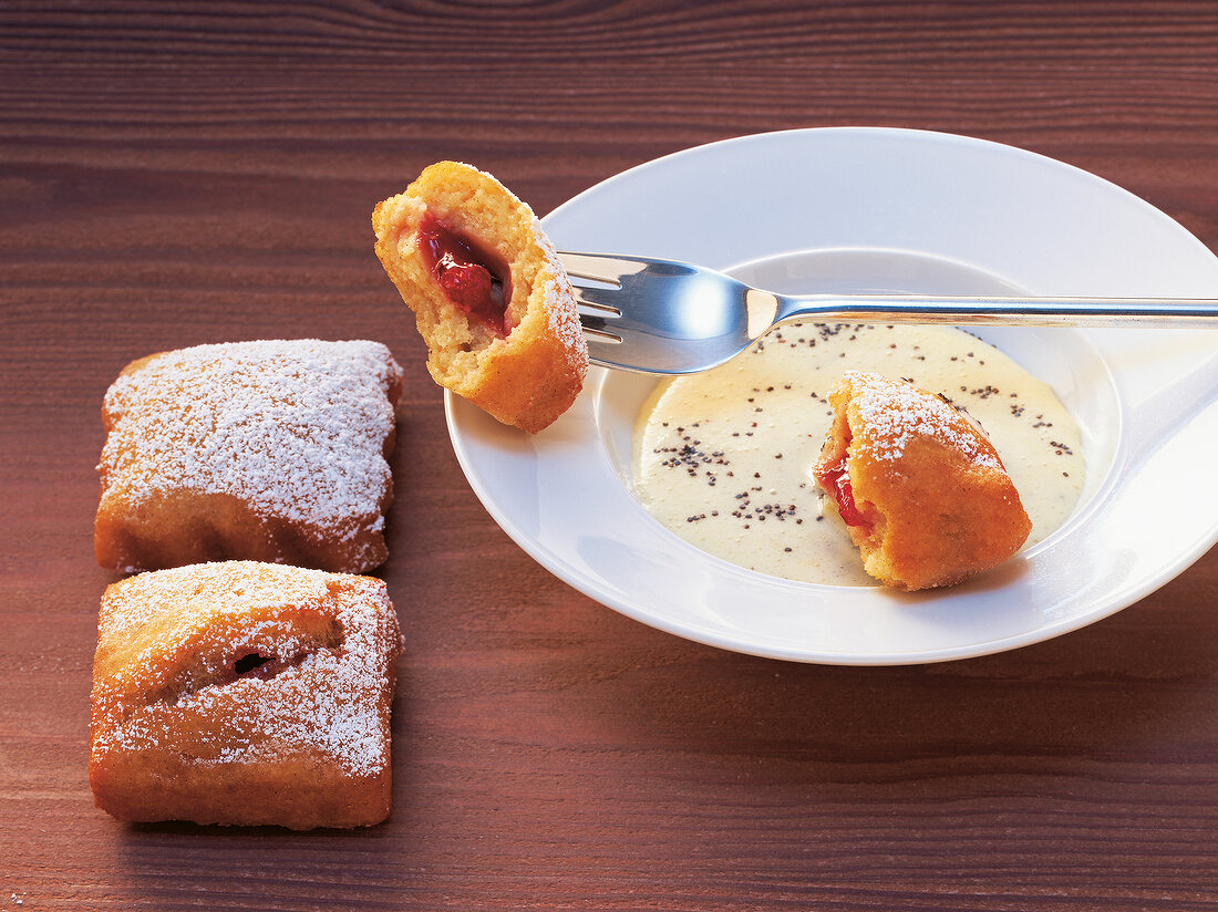 Teigwaren, Preiselbeer-Ravioli auf Mohn-Vanille-Sauce