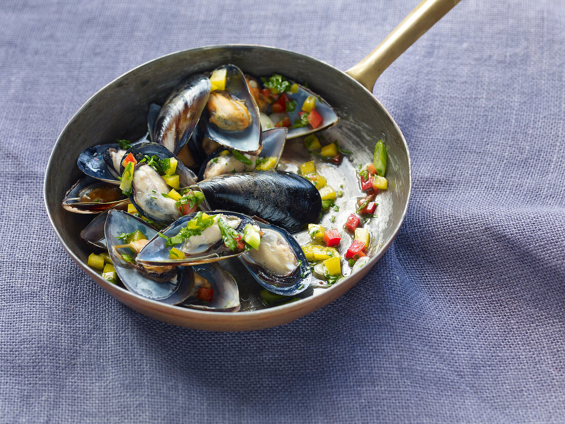 Kochen für zwei, Muscheln mit Paprika-Vinaigrette