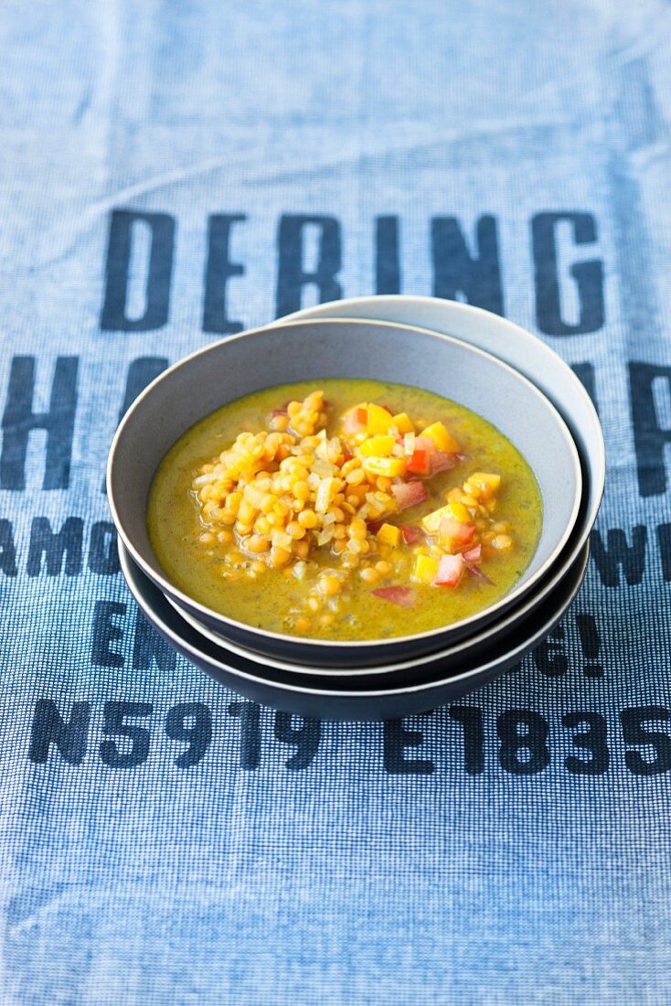 Lentil soup with diced mango and tomatoes (India)