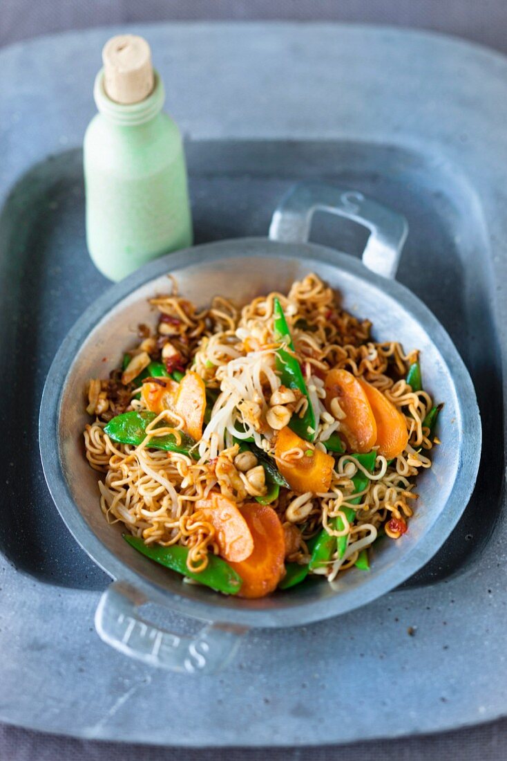 Fried noodles with carrots, mange tout and cashew nuts