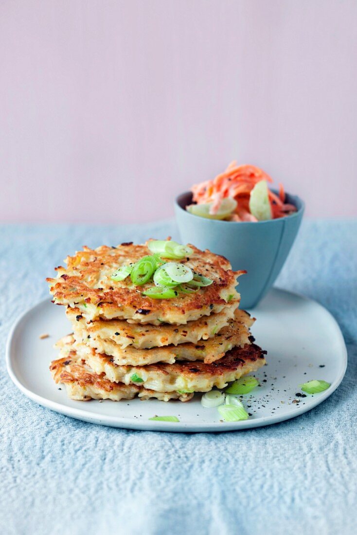Rice cakes with coleslaw