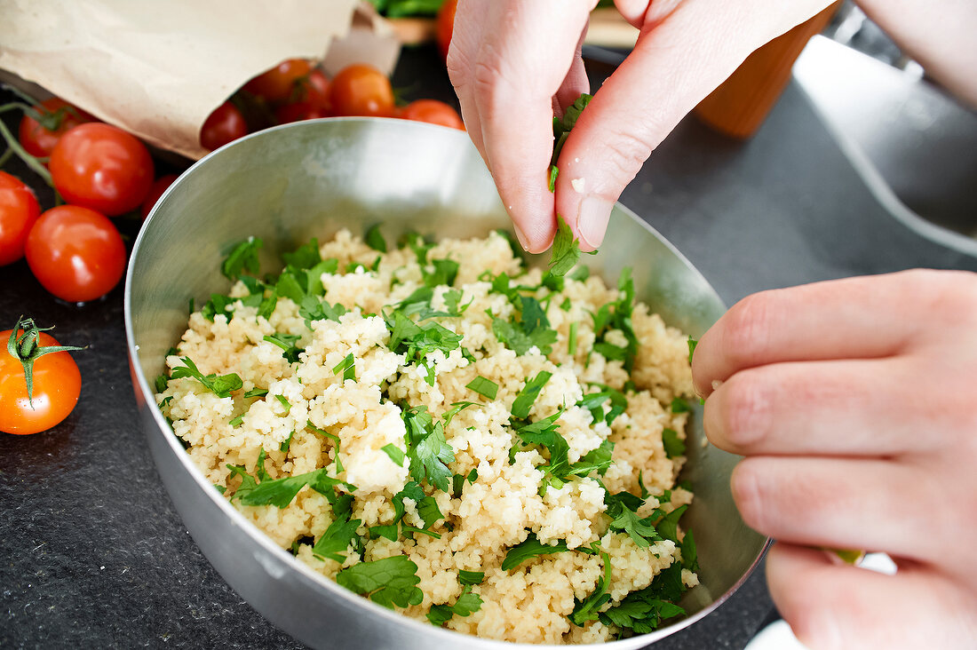 Preparation of couscous and parsley salad