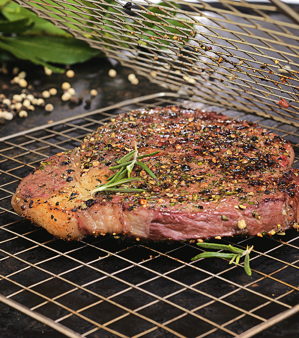 BBQ Basics, Pfeffersteaks mit Kräutern