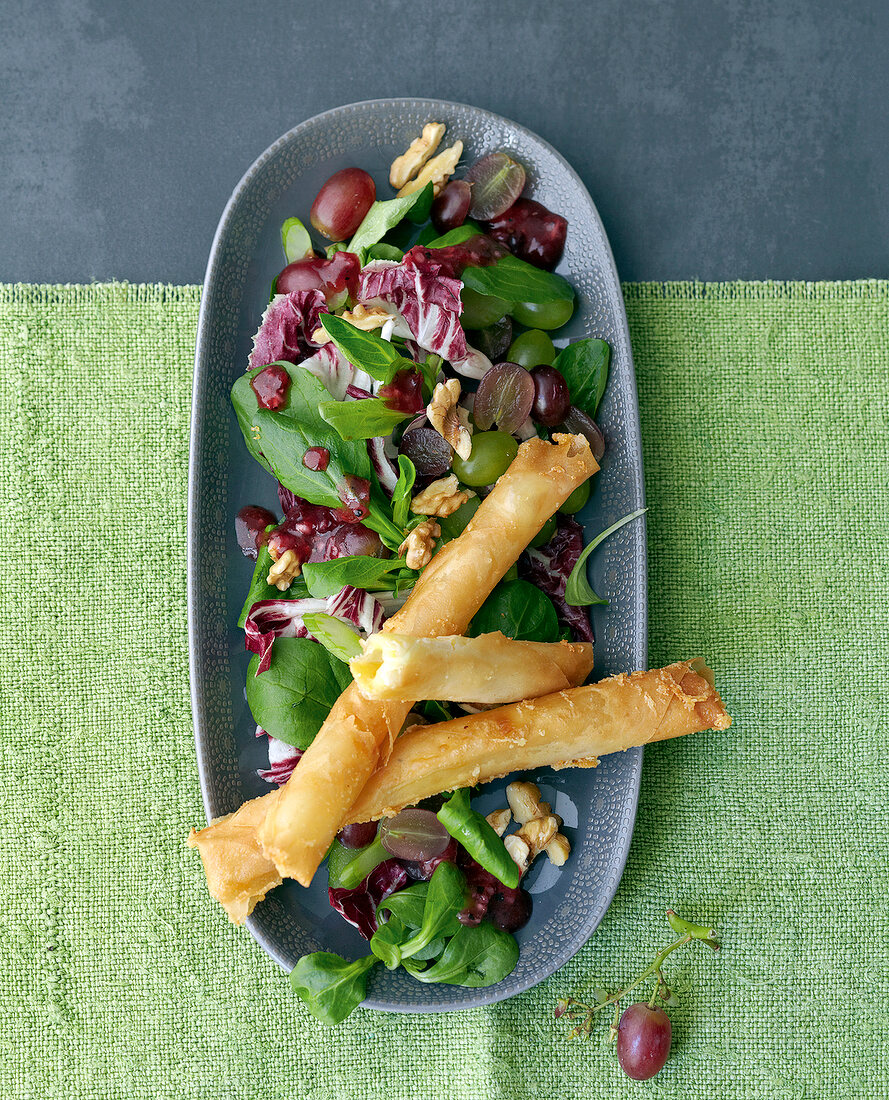 Vegetarisch, Herbstsalat mit Yufka-Käsestangen