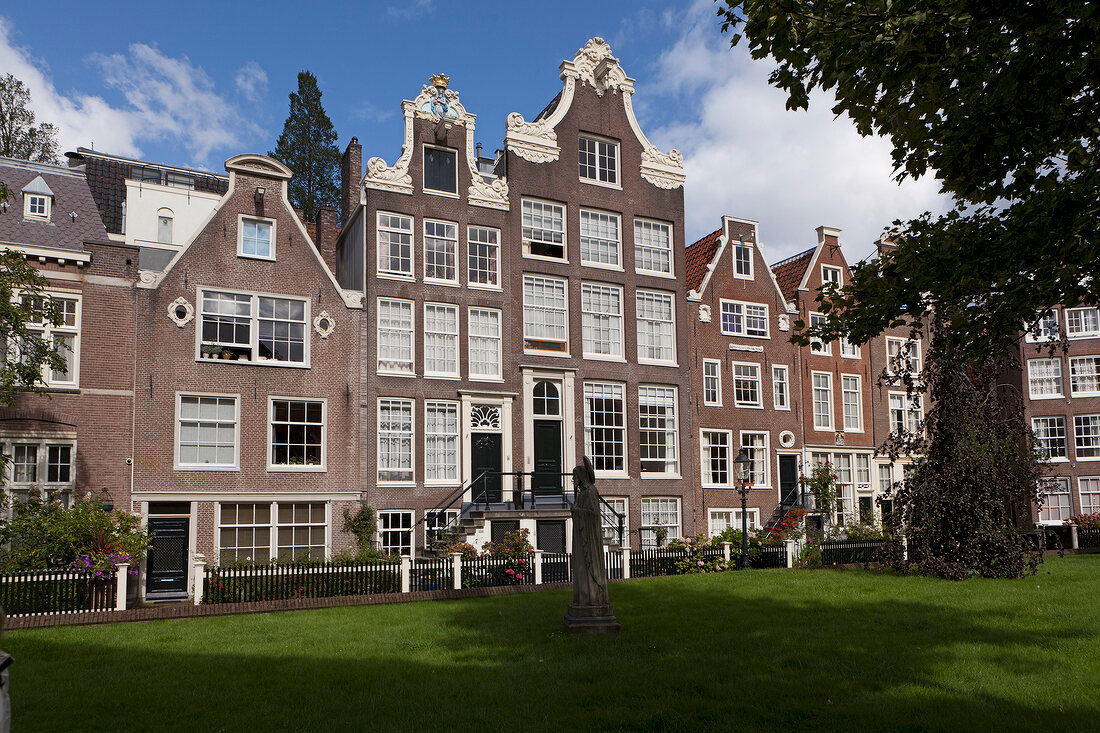 View of gabled houses of Old Town, Begijnhof, Amsterdam, Netherlands