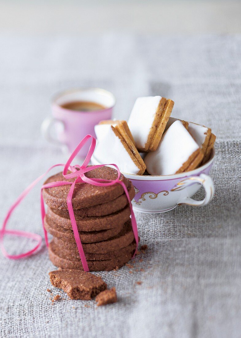 Nut biscuits and quick chocolate biscuits