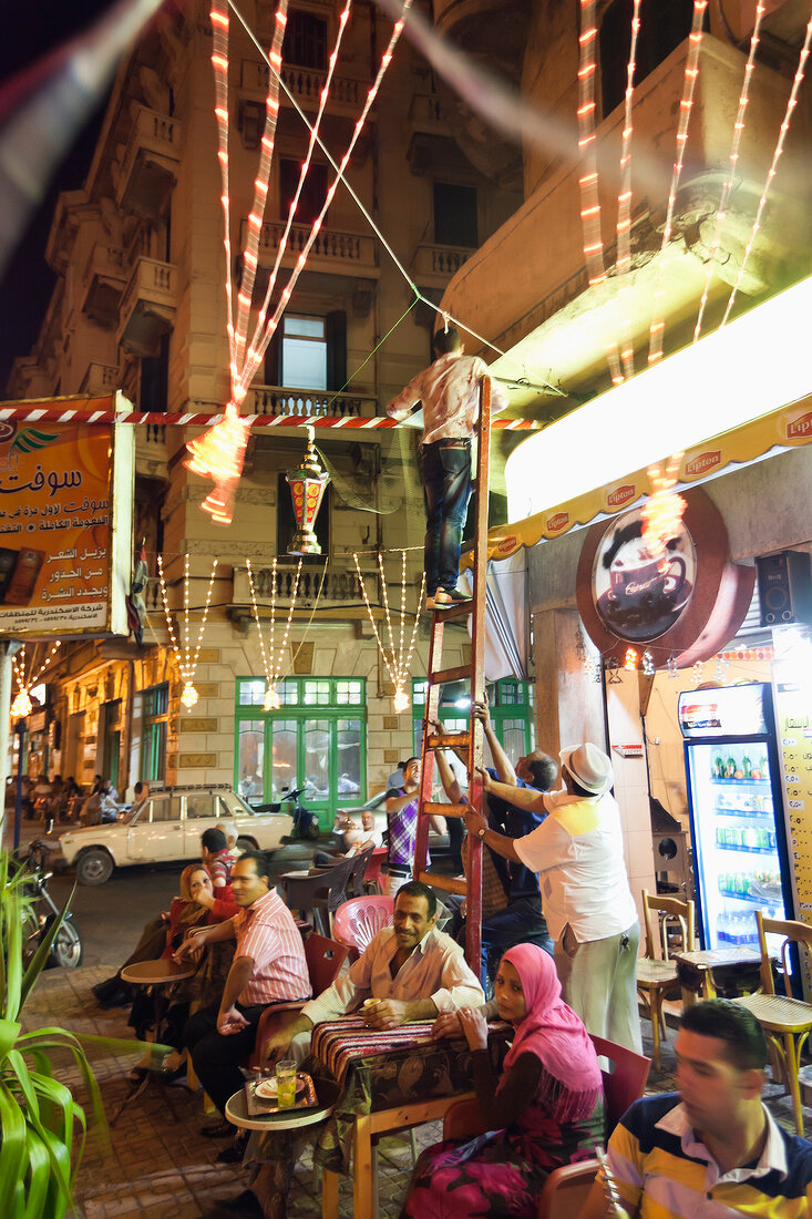 Ägypten, Kaffeehäuser abends an der Corniche, Alexandria