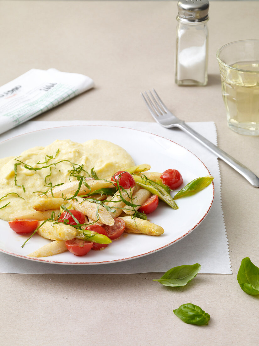 Studentenkochbuch, Polenta mit Spargel-Tomaten-Gemüse